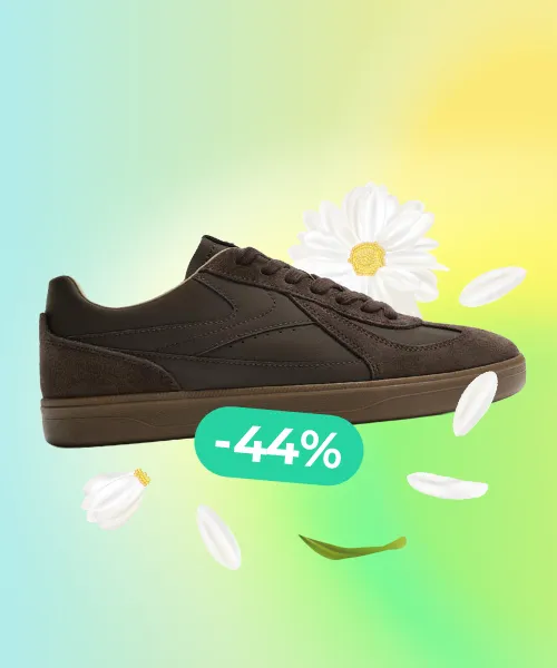 TRAINERS WITH CONTRAST SOLE