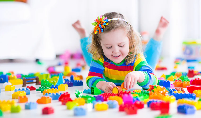 какую игрушку подарить девочке