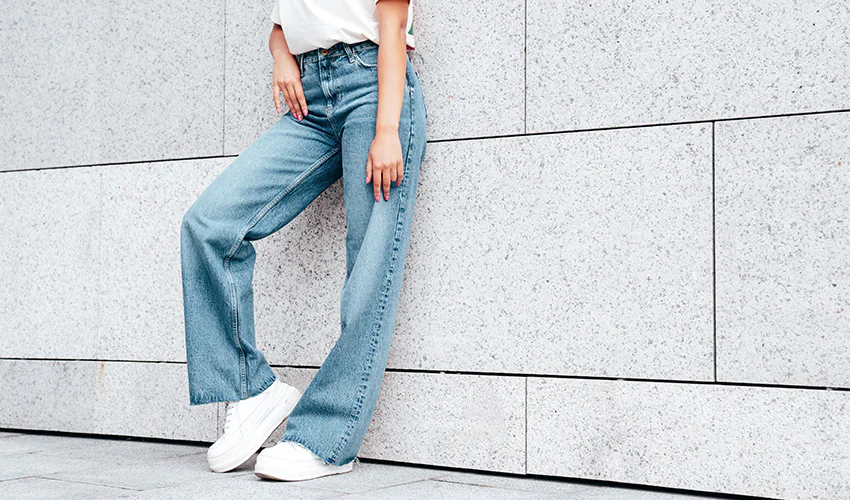 модные джинсы со стразами