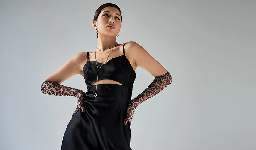 чорна сукня