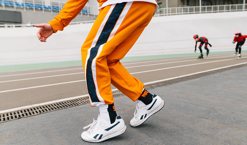 Дуже широкі спортивні штани